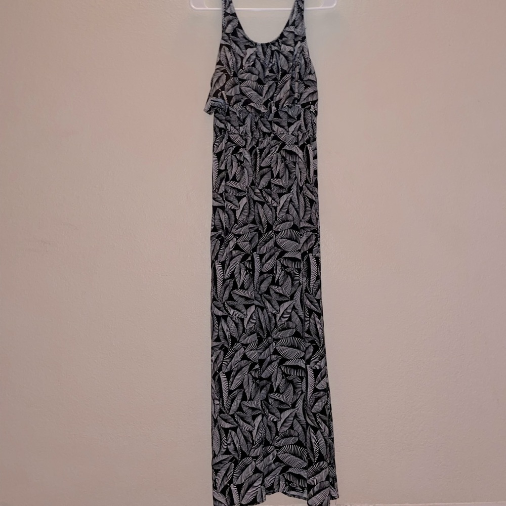 Black and white maxi dress🖤🤍